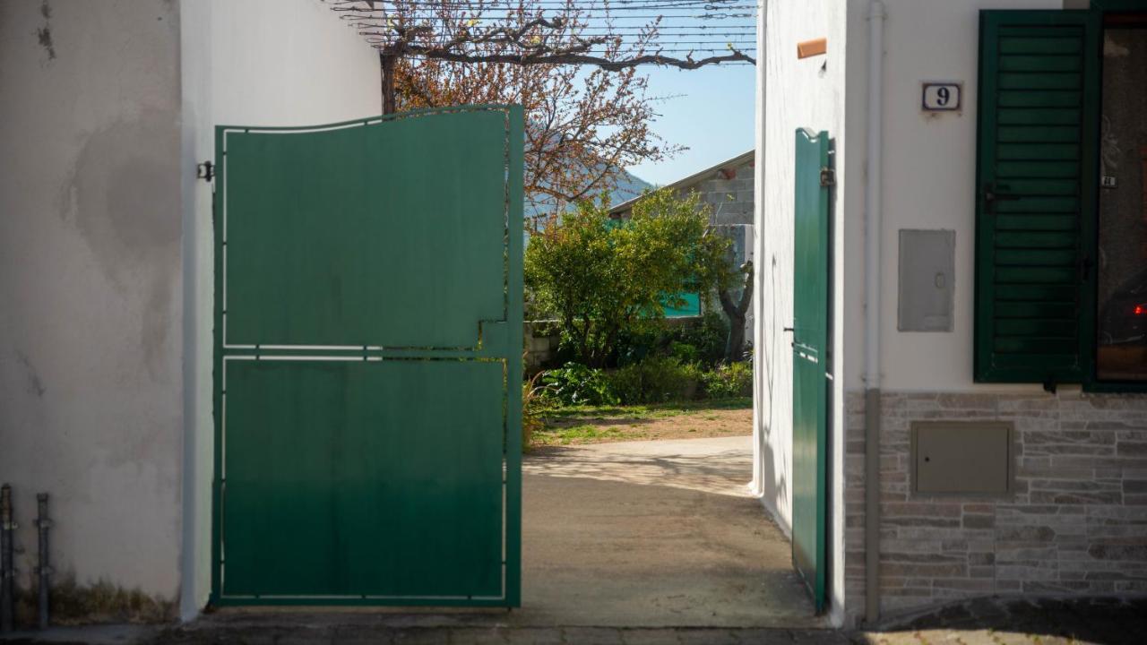 Appartamenti Melograno E Fico Loculi Exterior photo